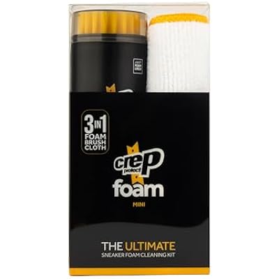 منظف أحذية صغير من Crep Protect Foam - رغوة تنظيف الأحذية الرياضية أثناء التنقل مع فرشاة مدمجة وقطعة قماش من الألياف الدقيقة - منظف سريع ومناسب للسفر