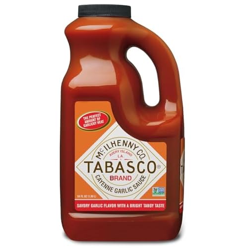 TABASCO العلامة التجارية كايين صلصة الفلفل الثوم، صلصة ساخنة خفيفة، إبريق من البلاستيك السائبة، مزيج دخاني وزين مع الثوم اللذيذ، مثالي للوصفات الكبيرة، رائع للأطباق الإيطالية والمزيد، 64 Fl Oz Pack of 1