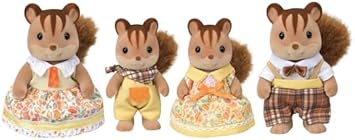 عائلة Calico Critters Squirrel، مجموعة من 4 شخصيات دمى قابلة للتجميع