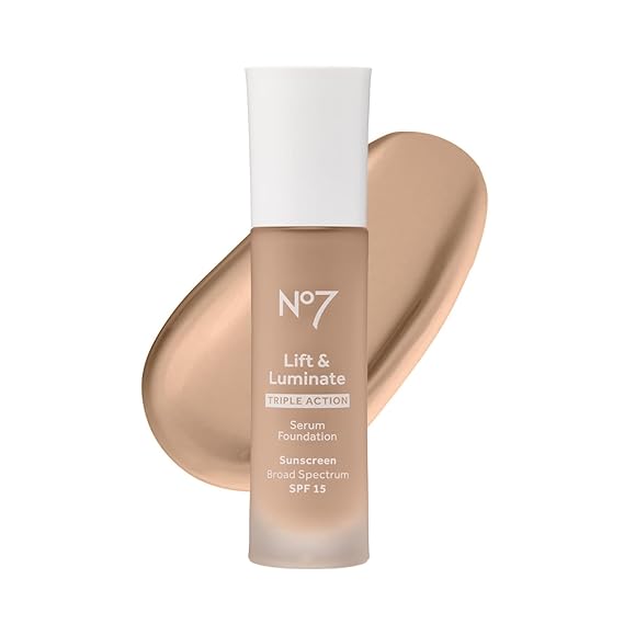 مؤسسة No7 Lift & Luminate Triple Action Serum - مكياج سائل مع عامل حماية من الشمس 15 لقاعدة ندية ومتوهجة - تركيبة مشعة للبشرة الناضجة - عاجي بارد (1 Fl Oz)