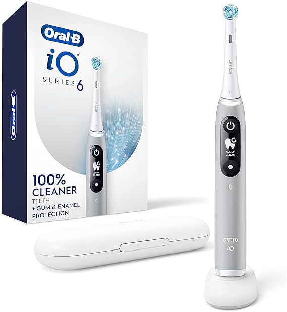 فرشاة أسنان كهربائية قابلة لإعادة الشحن من Oral-B، ناقل حركة متصل iO6، 5 أوضاع تنظيف، مستشعر ضغط مرئي لحماية اللثة، شاشة تفاعلية، حقيبة سفر، أوبال رمادي