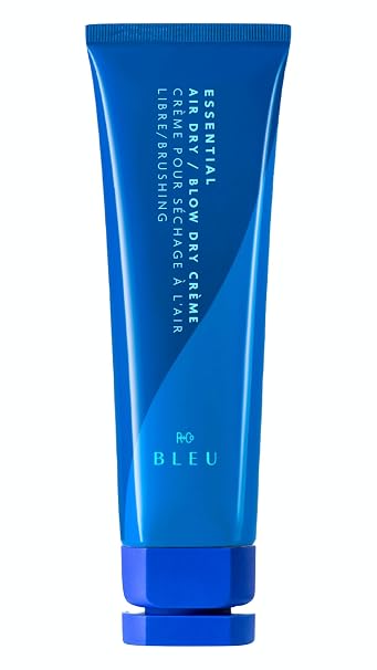كريم تصفيف الشعر R+Co BLEU Essential Air Dry Blow Dry خفيف الوزن للحماية من الحرارة للتحكم في التجعد والترطيب واللمعان ينعم ويفك التشابك لجميع أنواع الشعر خالٍ من البارابين 4.2 أونصة