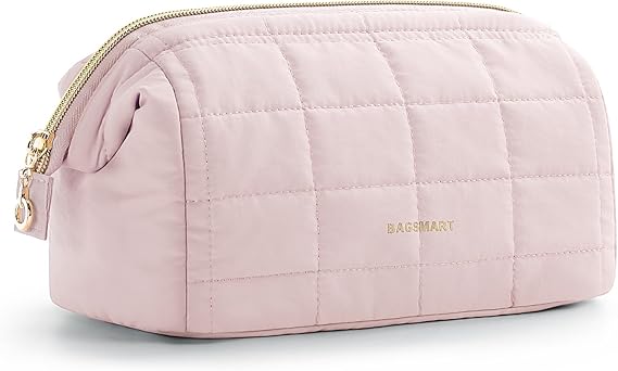 حقيبة مكياج BAGSMART حقيبة أدوات الزينة للسفر، حقائب مكياج مبطنة منتفخة للنساء حافظة منظم مكياج، حقيبة مفتوحة على مصراعيها، أساسيات السفر، ملحقات أدوات الزينة، فرش، وردي