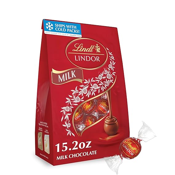 شوكولاتة حليب شوكولاتة بالحليب من Lindt LINDOR ، شوكولاتة بالحليب مع مركز تذوب الكمأة ، 15.2 أونصة. كيس