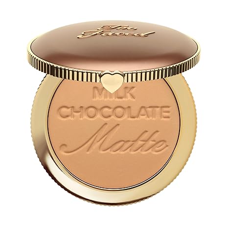 بودرة برونزر غير لامعة بلون الشوكولاتة من Too Faced | بودرة برونزية غير لامعة تحاكي البشرة الطبيعية للحصول على تأثير ضبابي مشمس