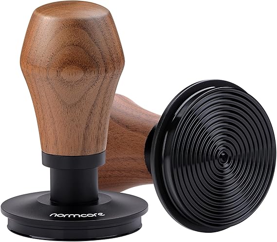 مكبس قهوة Normcore مقاس 53.3 مم V4.1 مع ميزة Click Sound Feedback، مكبس قهوة Espresso محمل بنابض مع قاعدة تموج مطلية بمادة PVD من التيتانيوم لمرشحات القهوة Breville Sage مقاس 54 مم، مقبض من خشب الجوز الأمريكي الأصلي
